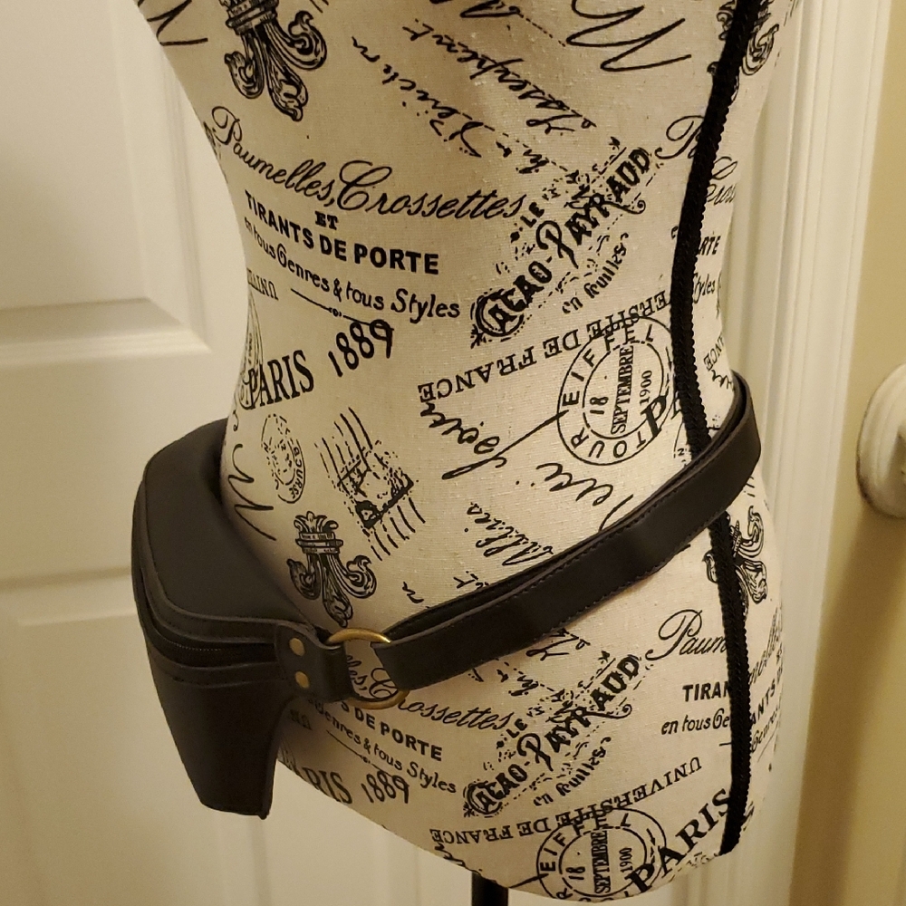 a.n.a. Black Belt Bag - Picture 4 of 6